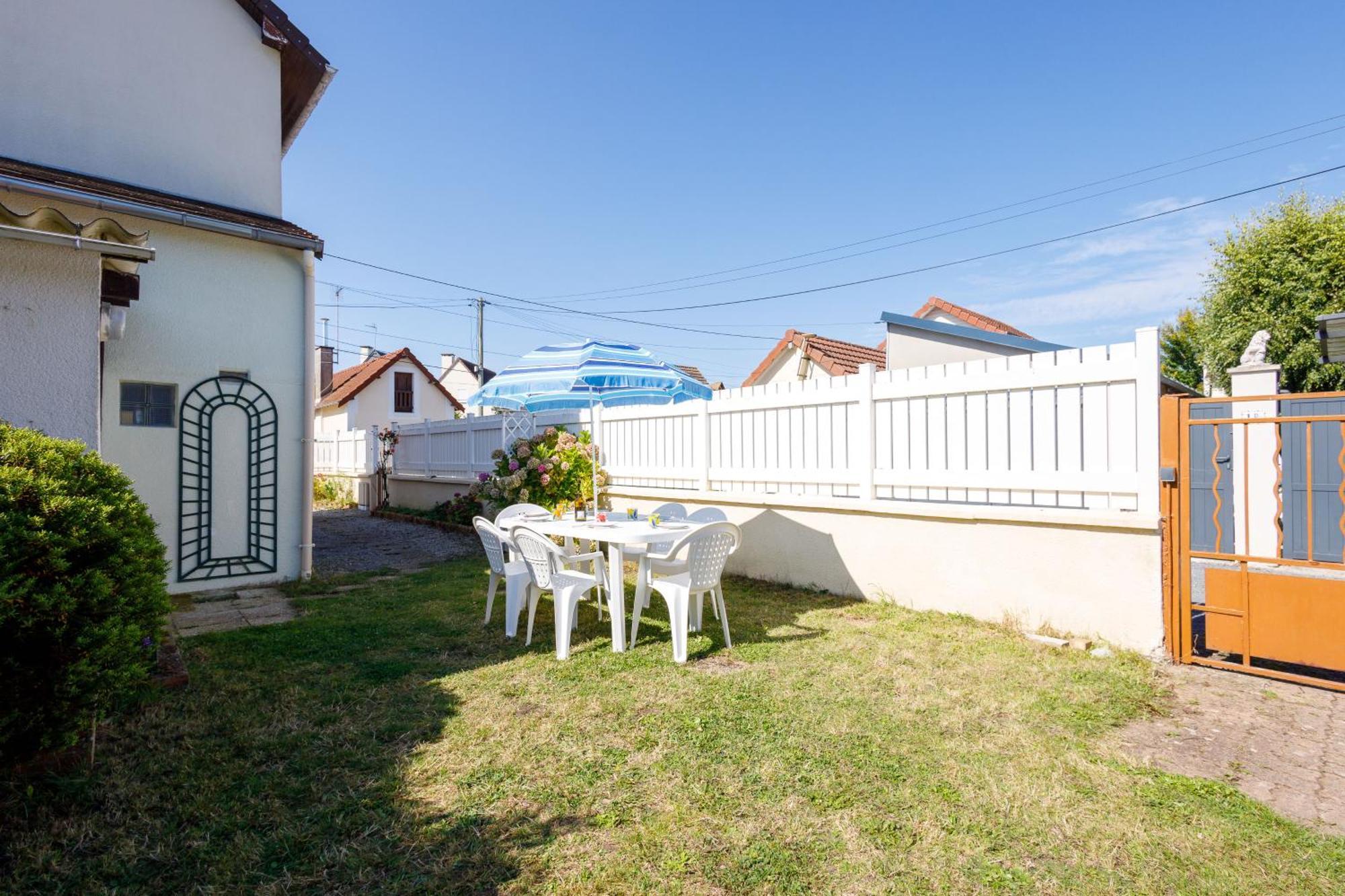 La Maison Cabourgeaise Proche Mer Exterior photo